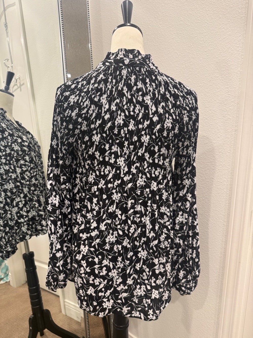 Lauren Ralph Lauren Black and White Floral Tie-Neck Blouse - Picture 4 of 8